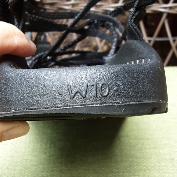 Chaco Women's Black Outdoor Sandal Size 10. - Picture 9 of 12